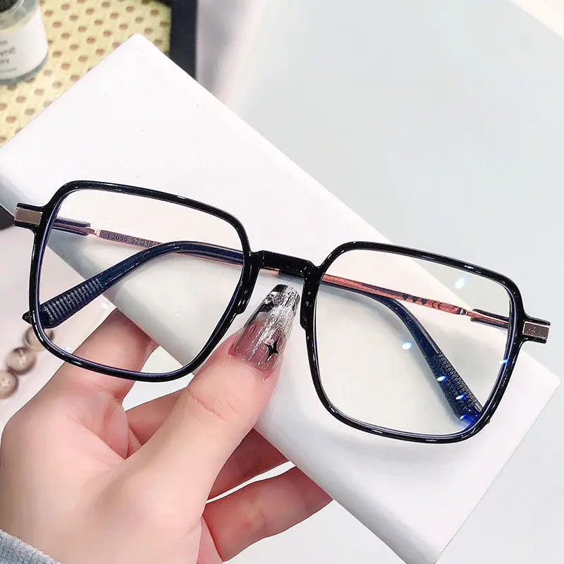 Modern Stylish Photochromic Glasses - Blue Light Blocking Eyewear UAE | GU8