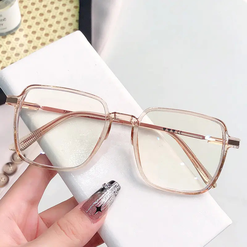 Modern Stylish Photochromic Glasses - Blue Light Blocking Eyewear UAE | GU8